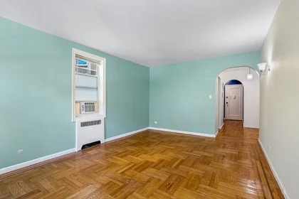 Listing photo 1 of 4