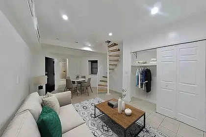 Listing photo 1 of 4