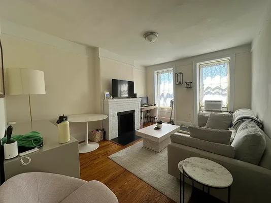 Listing photo 1 of 4