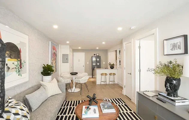 Listing photo 1 of 7