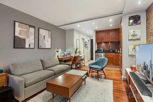 Listing photo 1 of 5