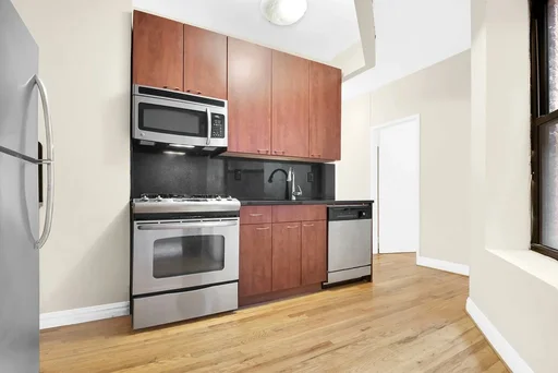 Listing photo 1 of 6