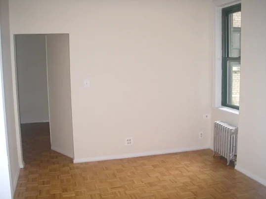 Listing photo 1 of 4