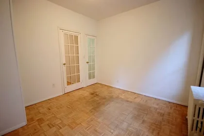 Listing photo 1 of 4