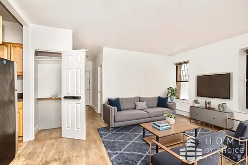 Listing photo 1 of 7