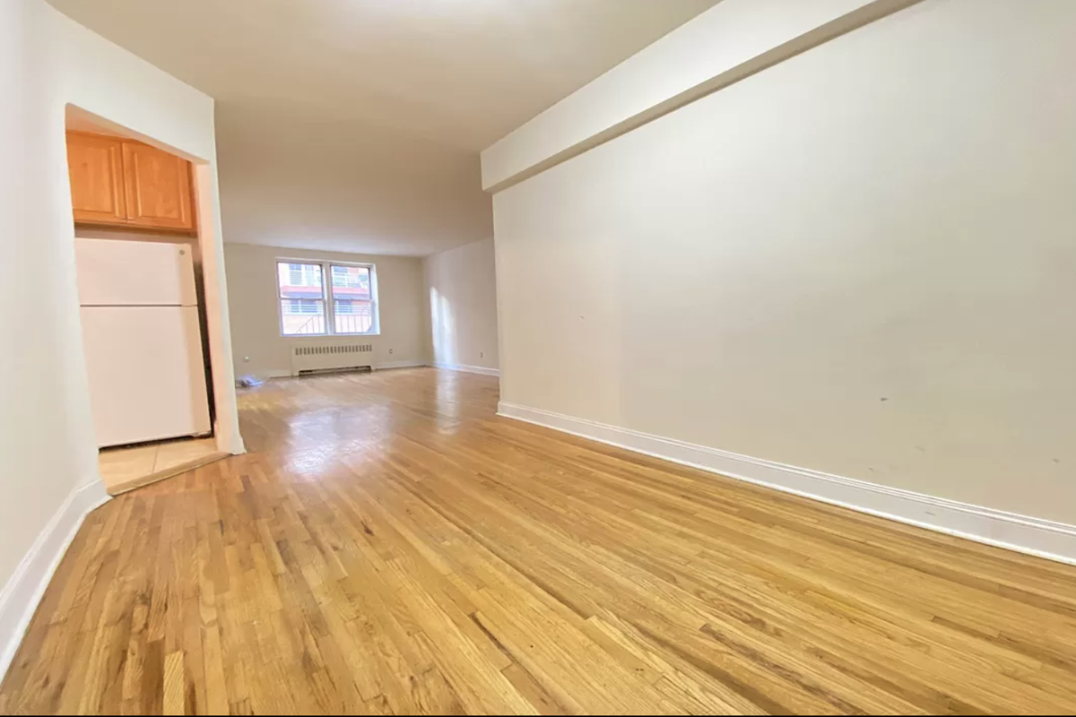 Listing photo 1 of 12