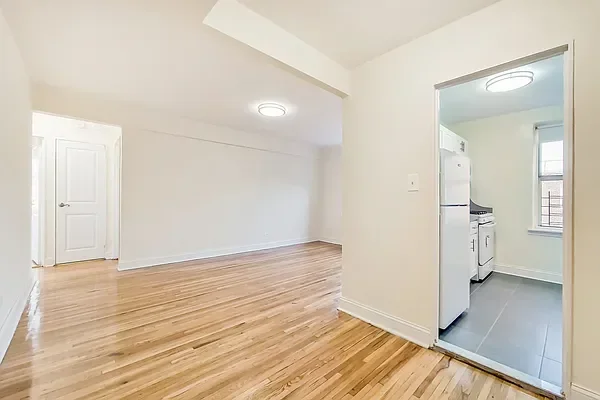 Listing photo 1 of 4