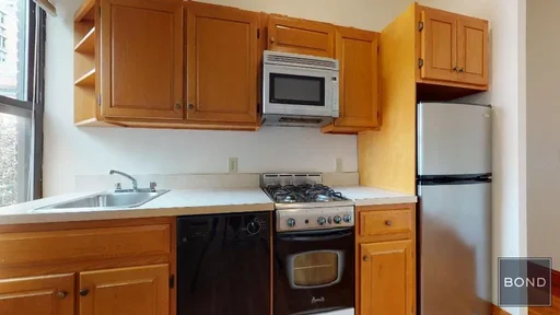 Listing photo 1 of 9