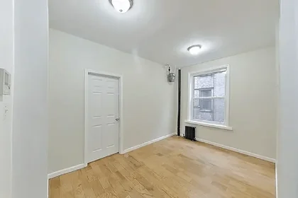 Listing photo 1 of 4