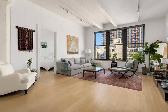 Listing photo 1 of 8