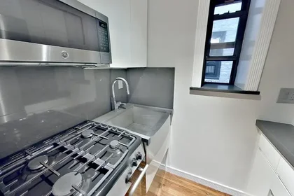 Listing photo 1 of 7