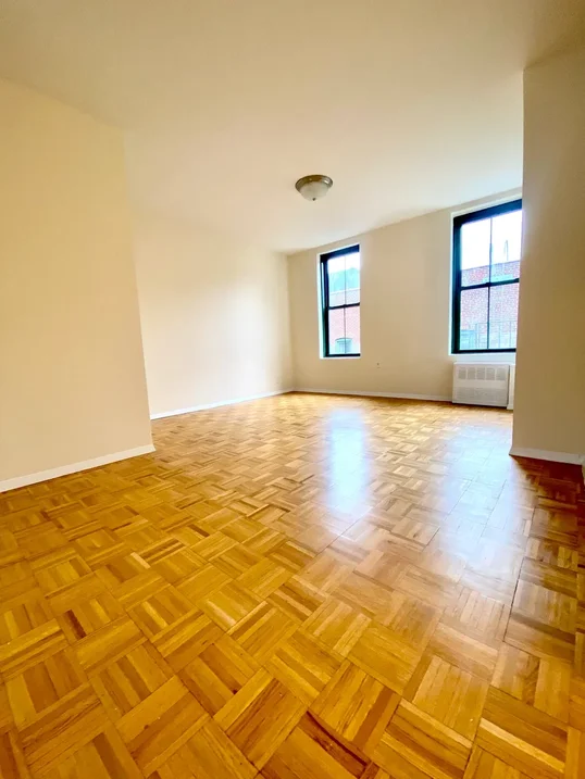 Listing photo 1 of 5