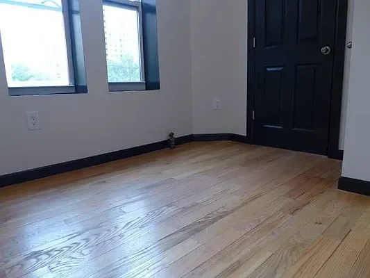 Listing photo 1 of 7