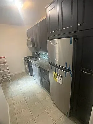 Listing photo 1 of 3