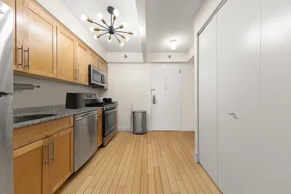 Listing photo 1 of 4