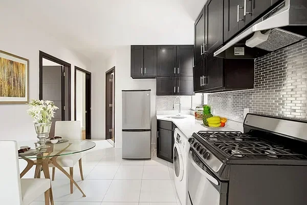 Listing photo 1 of 3