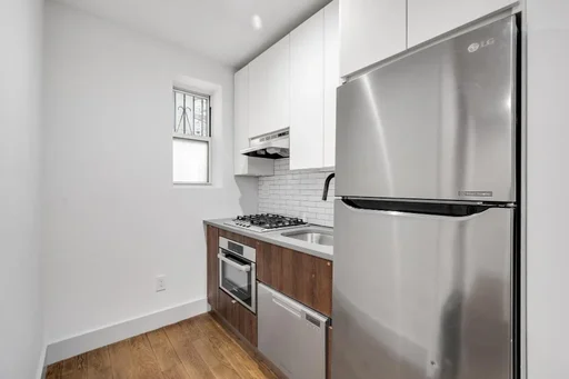 Listing photo 1 of 6