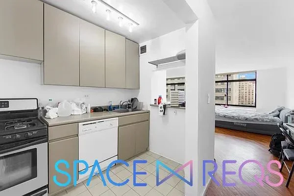 Listing photo 1 of 11