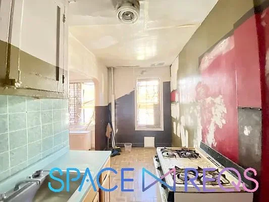 Listing photo 1 of 8