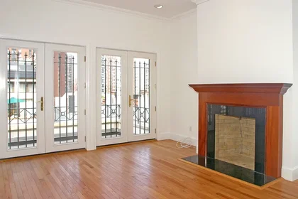 Listing photo 1 of 6