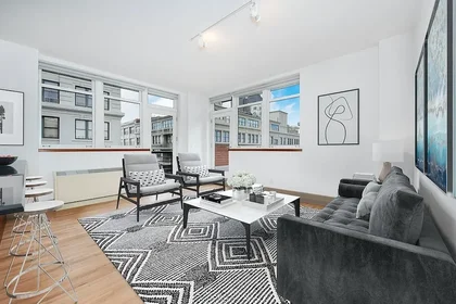 Listing photo 1 of 8