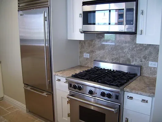 Listing photo 1 of 9