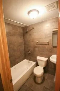 Listing photo 1 of 6