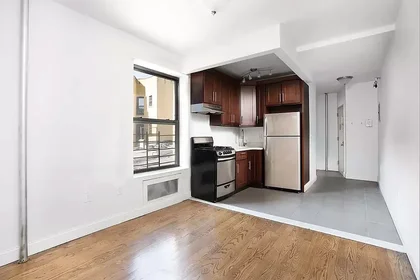 Listing photo 1 of 3