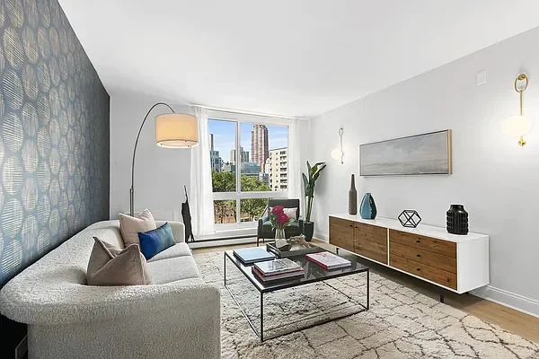 Listing photo 1 of 7