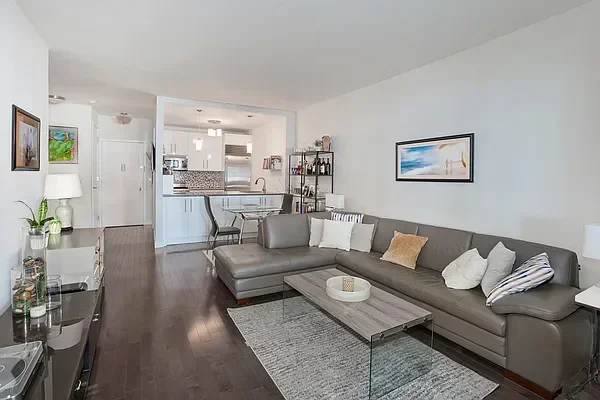 Listing photo 1 of 6