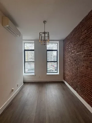 Listing photo 1 of 4