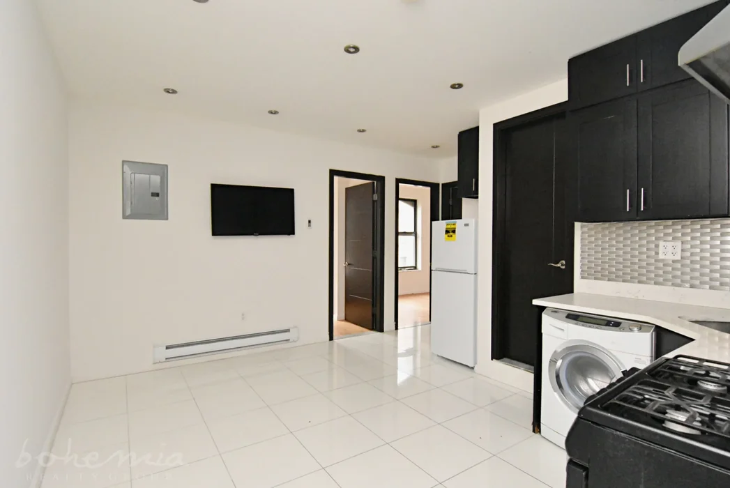 Listing photo 1 of 12