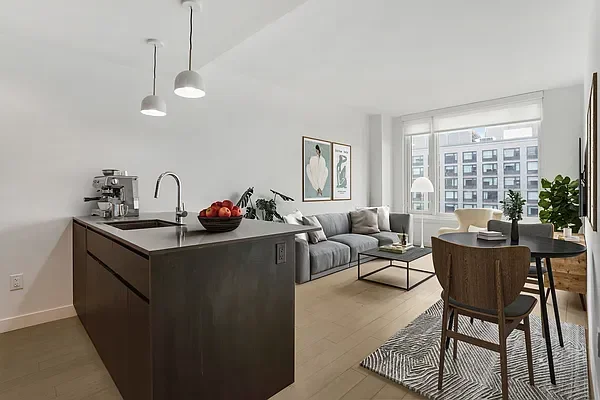 Listing photo 1 of 5