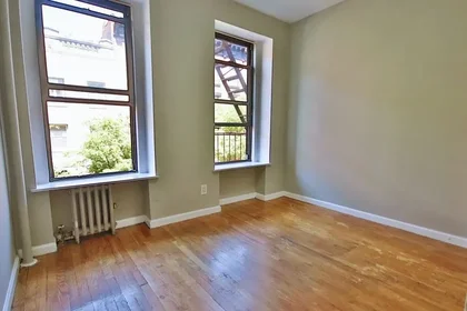 Listing photo 1 of 5