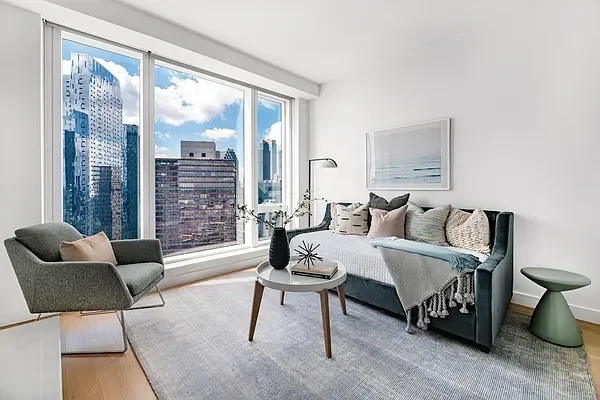 Listing photo 1 of 9