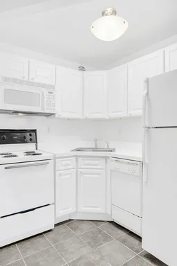 Listing photo 1 of 8