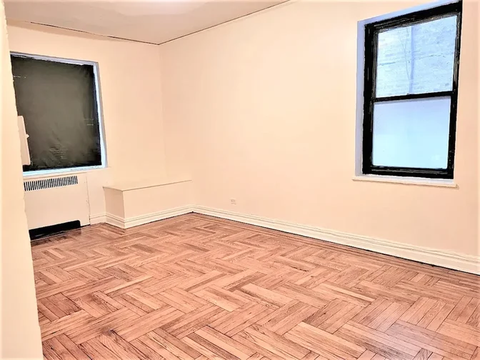 Listing photo 1 of 3