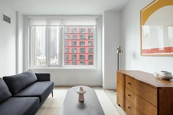 Listing photo 1 of 3