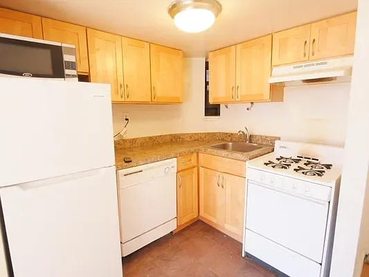 Listing photo 1 of 7