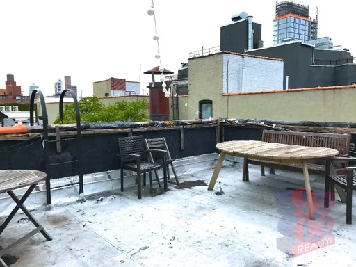 Listing photo 1 of 8