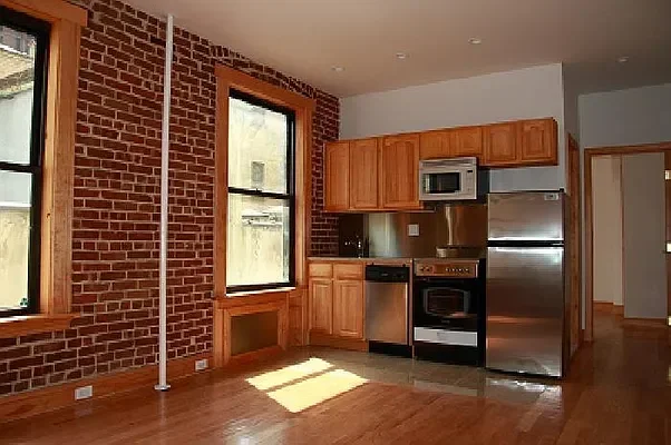 Listing photo 1 of 4