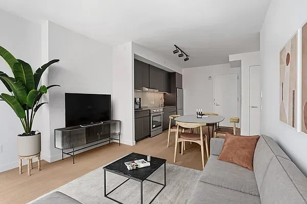 Listing photo 1 of 3