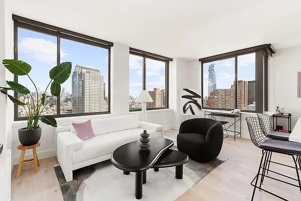 Listing photo 1 of 8