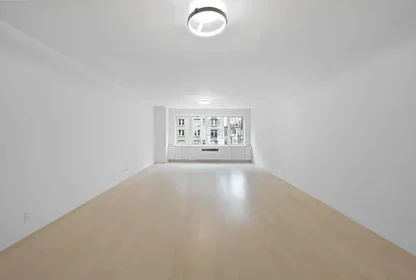 Listing photo 1 of 6