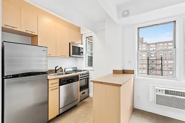 Listing photo 1 of 4