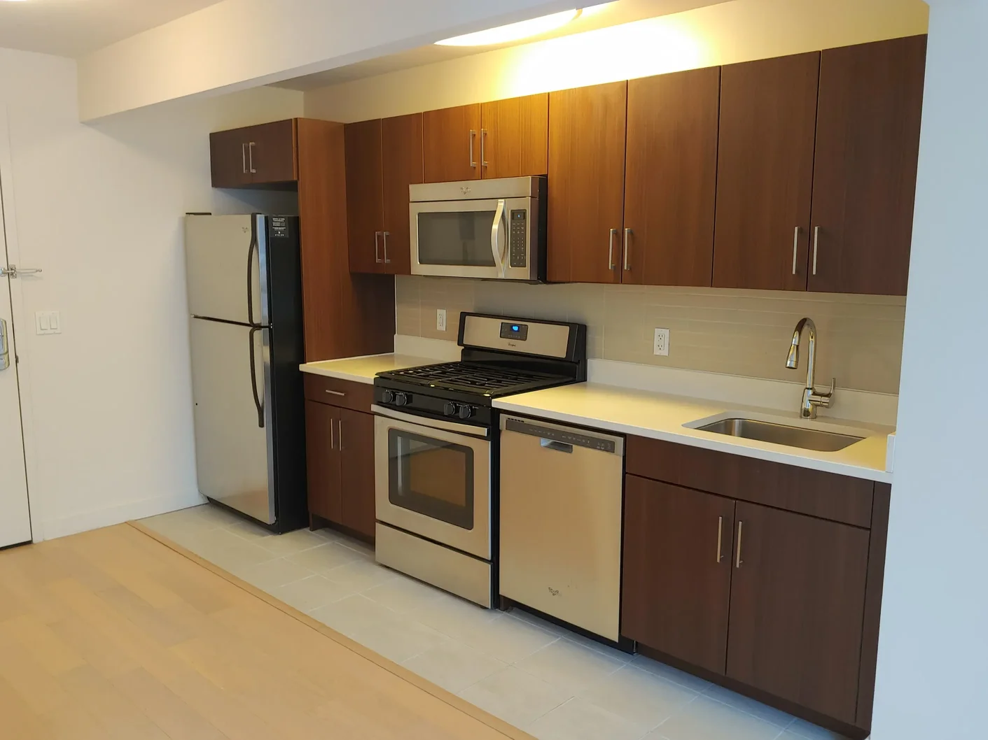 Listing photo 1 of 7