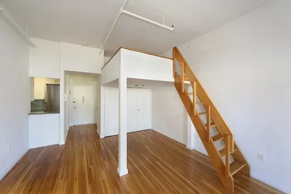 Listing photo 1 of 4