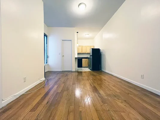 Listing photo 1 of 4