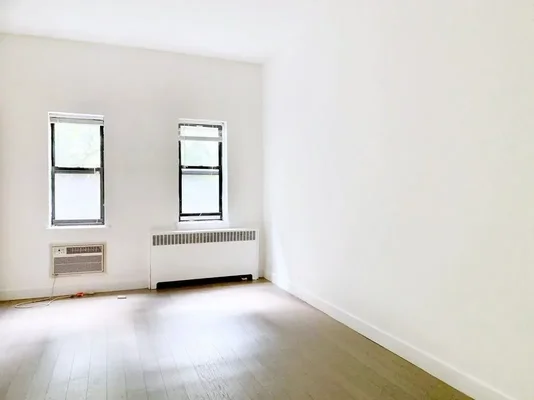 Listing photo 1 of 3