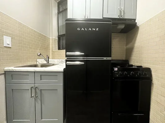 Listing photo 1 of 5